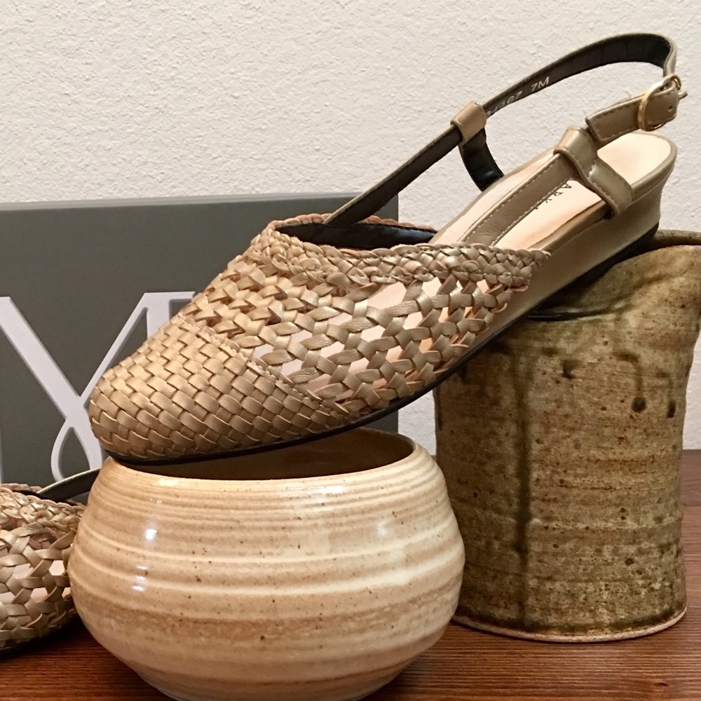 Lovely Mark Lemp sling pump.